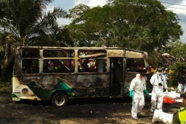 
	&Ocirc;nibus que pegou fogo na Col&ocirc;mbia: v&iacute;timas tinham&nbsp;entre 3 e 12 anos
 (AFP)
