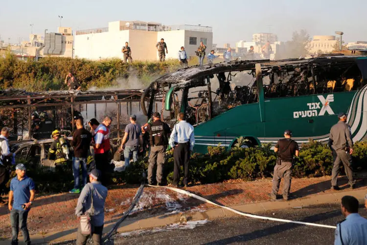 
	Jerusal&eacute;m: n&atilde;o ficou imediatamente claro se as v&iacute;timas estavam mortas ou feridas
 (Ronen Zvulun / Reuters)