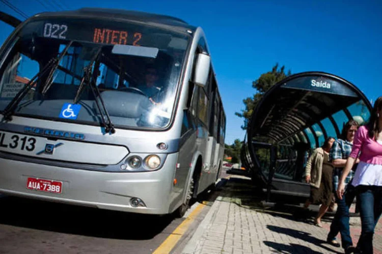 
	Transporte: paralisa&ccedil;&atilde;o atinge cerca 300 linhas que atendem aos moradores dos principais bairros da regi&atilde;o metropolitana de Curitiba
 (Brunno Covello / SMCS)