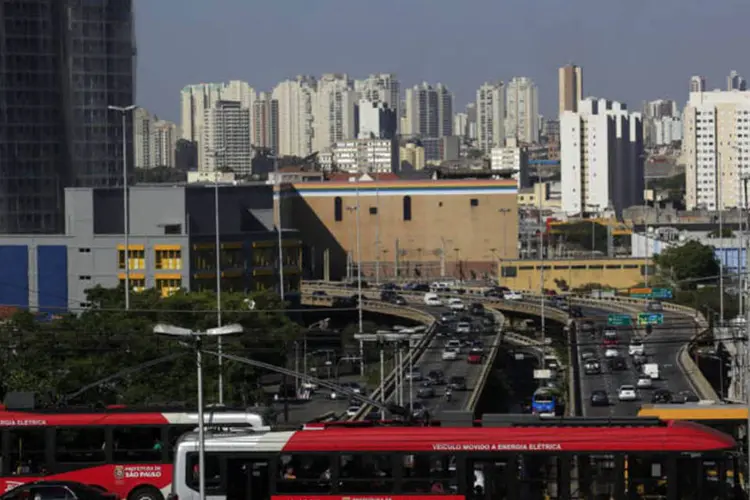 
	&Ocirc;nibus no centro de S&atilde;o Paulo: prefeitura quer aumentar velocidade do transporte p&uacute;blico na cidade diminuindo o n&uacute;mero de &ocirc;nibus nas ruas
 (Dado Galdieri/Bloomberg)