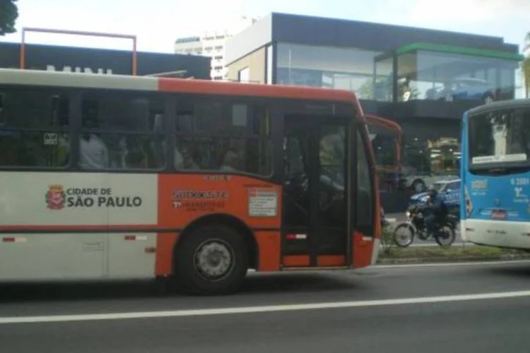 O protesto dos motoristas e de cobradores de ônibus ocorreu na Avenida Francisco Matarazzo, na zona oeste de São Paulo (Pedro Zambarda/EXAME.com)