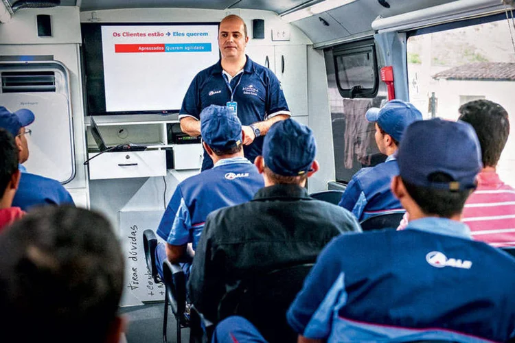 Ônibus-escola da Ale Combustíveis: esforço para capacitar as equipes (Divulgação)