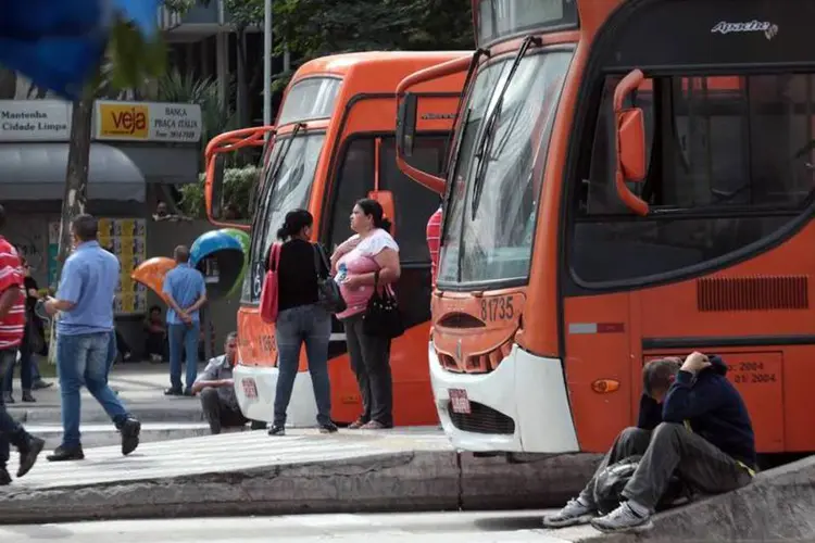 
	&Ocirc;nibus parados durante a greve de motoristas e cobradores em S&atilde;o Paulo
 (Chico Ferreira/Reuters)