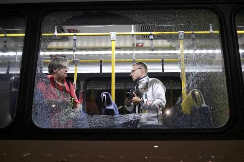 Ataque a ônibus com jornalistas foi vandalismo, diz Rio-2016