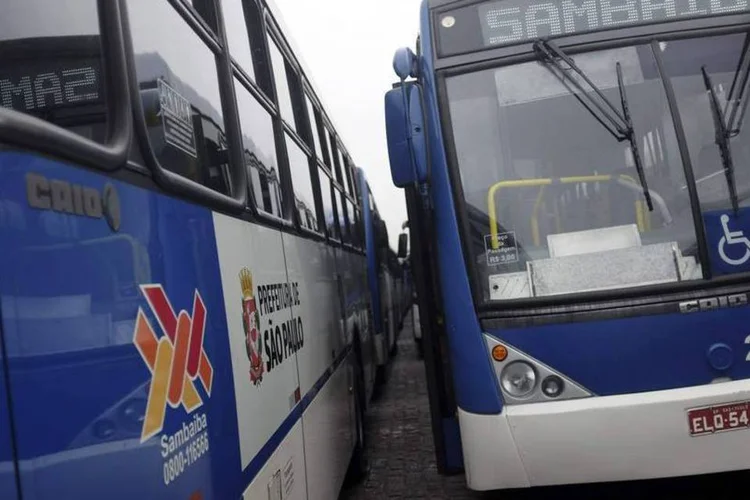 
	&Ocirc;nibus parados em garagem durante paralisa&ccedil;&atilde;o em S&atilde;o Paulo: SPTrans informa ainda que 12 garagens est&atilde;o fechadas (Nacho Doce/Reuters)