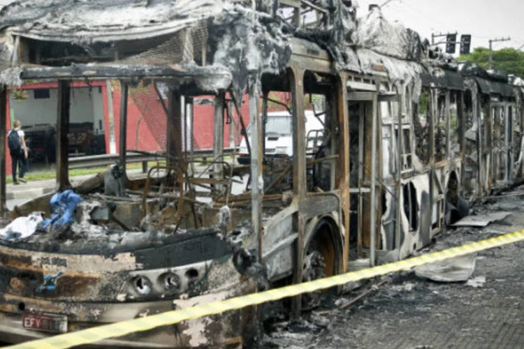 Os detidos são suspeitos de incendiar ônibus, carros, órgãos públicos além de atacar bases das polícias militar, civil e da Guarda Municipal em diversas cidades (Marcelo Camargo/ABr)