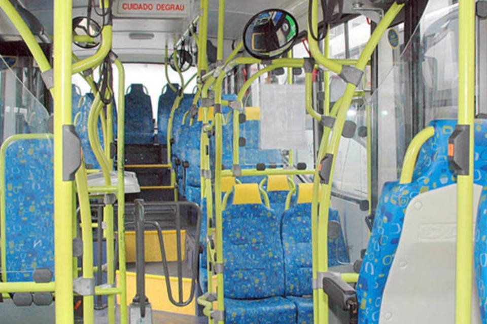 Número de ônibus queimados em SP sobe para 35