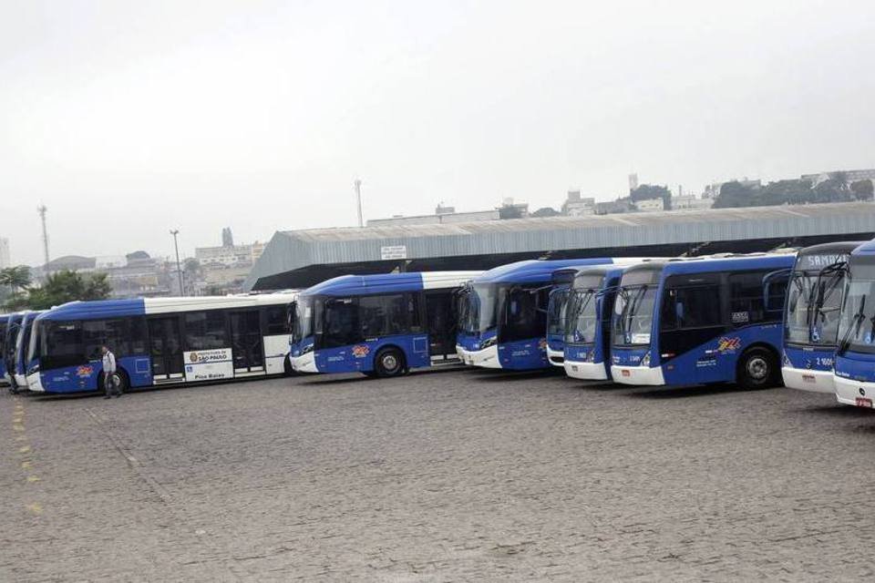 Ônibus deixam garagem em SP após intervenção da PM