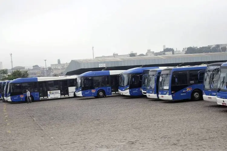 
	&Ocirc;nibus parados: o valor &eacute; maior do que a diferen&ccedil;a entre o subs&iacute;dio deste ano, de R$ 1,7 bilh&atilde;o
 (Nacho Doce/Reuters)