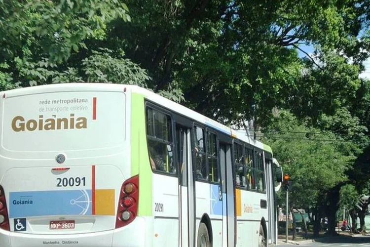 
	&Ocirc;nibus em Goi&aacute;s: o passe livre estudantil ter&aacute; validade de um semestre, podendo ser renovado por mais semestres desde que o benefici&aacute;rio mantenha as condi&ccedil;&otilde;es previstas na lei 
 (Wikimedia Commons)