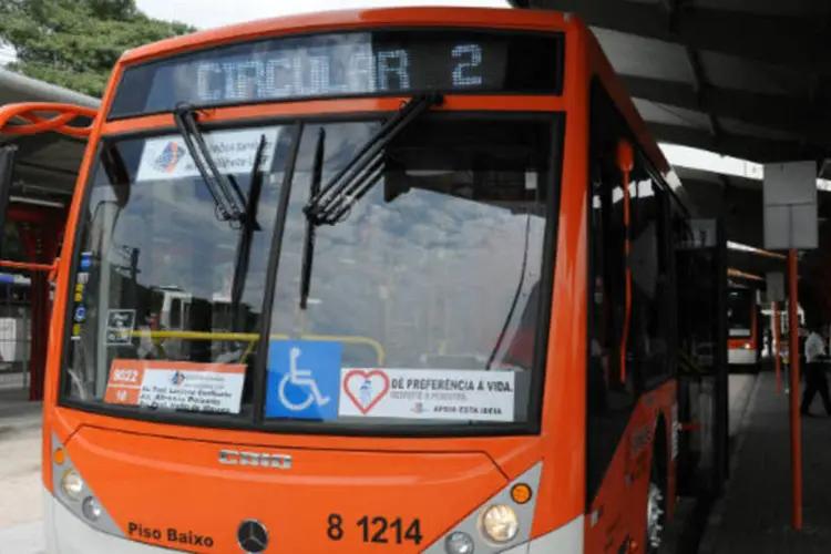 Linha de ônibus que liga a Cidade Universitária à estação Butantã do metrô de São Paulo (Francisco Emolo/Jornal da USP/Divulgação)