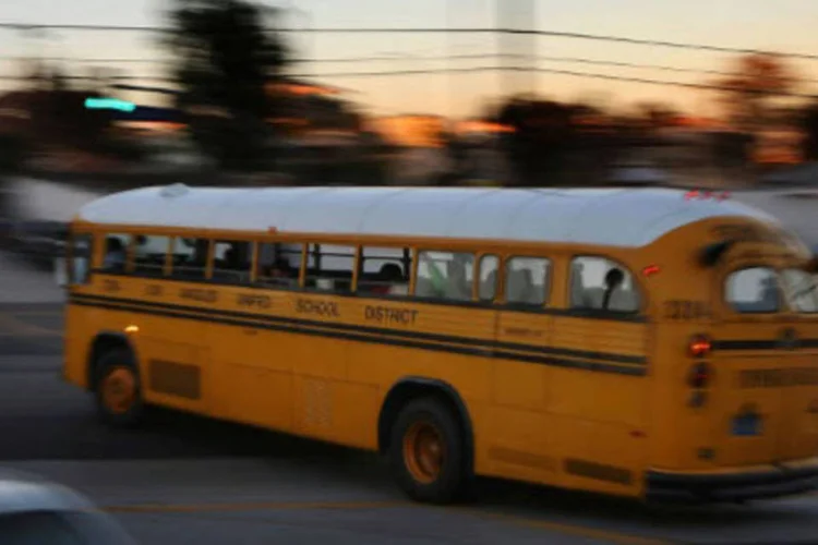 
	&Ocirc;nibus escolar em Los Angeles: algumas outras escolas p&uacute;blicas na cidade permaneceram abertas, assim como as particulares
 (Getty/AFP/David McNew)