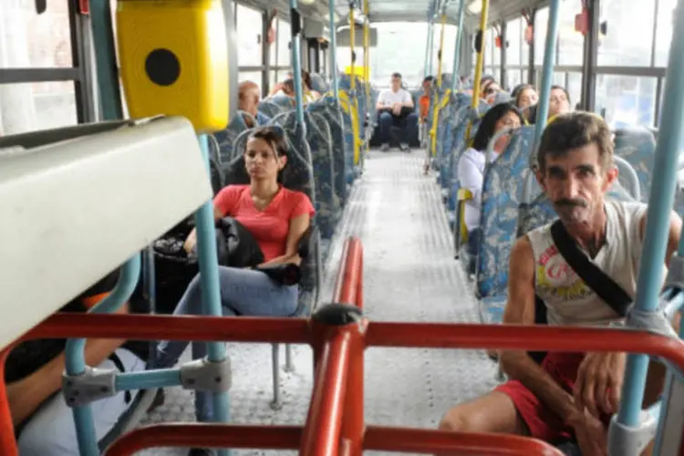 
	Catraca de &ocirc;nibus no Rio de Janeiro: com a redu&ccedil;&atilde;o, a tarifa passaria para R$ 3,27, mas, como precisa ser arredondada, vai para R$ 3,25
 (Tânia Rêgo/ABr)