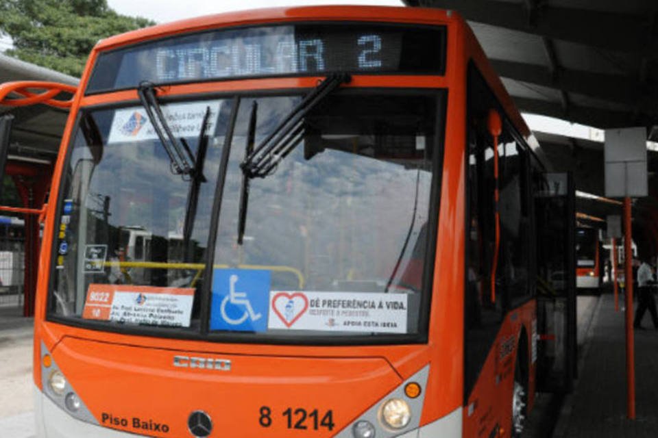 Prefeitura começa a renovar contratos de ônibus