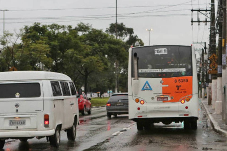 Marginal Pinheiros tem novo trecho de faixa de ônibus