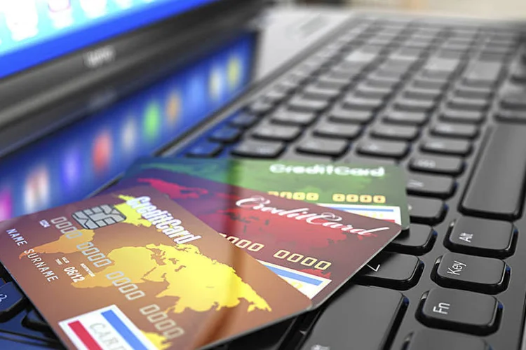 
	Cart&otilde;es de cr&eacute;dito: Em agosto, a demanda diminuiu em todas as faixas de renda. As quedas mais expressivas ocorreram entre aqueles que ganham menos e entre os consumidores com maior rendimento
 (ThinkStock/Bet_Noire)