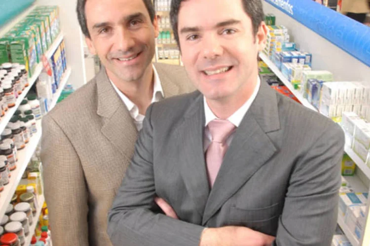 Ricardo Arede, diretor financeiro, e Marcos Arede, diretor comercial da Drogaria Onofre (Germano Luders)
