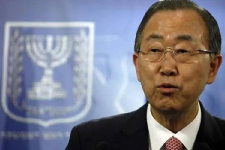 O secretário-geral da ONU, Ban Ki-moon: "parem de lutar, comecem a falar" (Gali Tibbon/AFP)