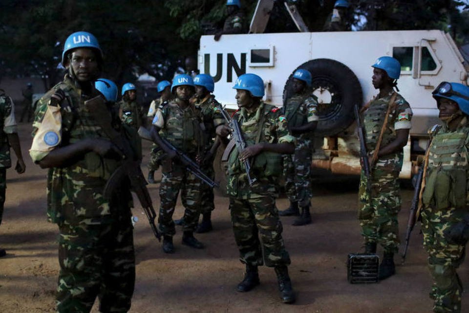 Centro-africanos vão às urnas para tentar sair da violência