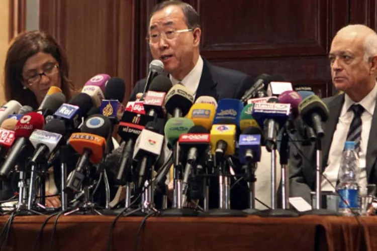 O Secretário-Geral da Organização das Nações Unidas (ONU), Ban Ki-moon, fala durante uma coletiva de imprensa após reunião para discutir a situação em Gaza, no Cairo (REUTERS / Asmaa Waguih)