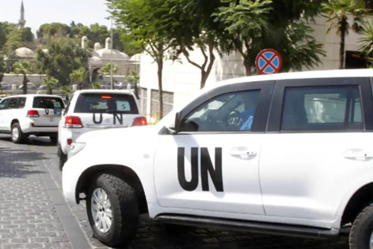 
	Ve&iacute;culos transportam inspetores da ONU na S&iacute;ria: especialistas foram alvejados por &quot;terroristas&quot;, termo normalmente usado para descrever rebeldes que tentam derrubar Assad
 (Khaled al Hariri/Reuters)