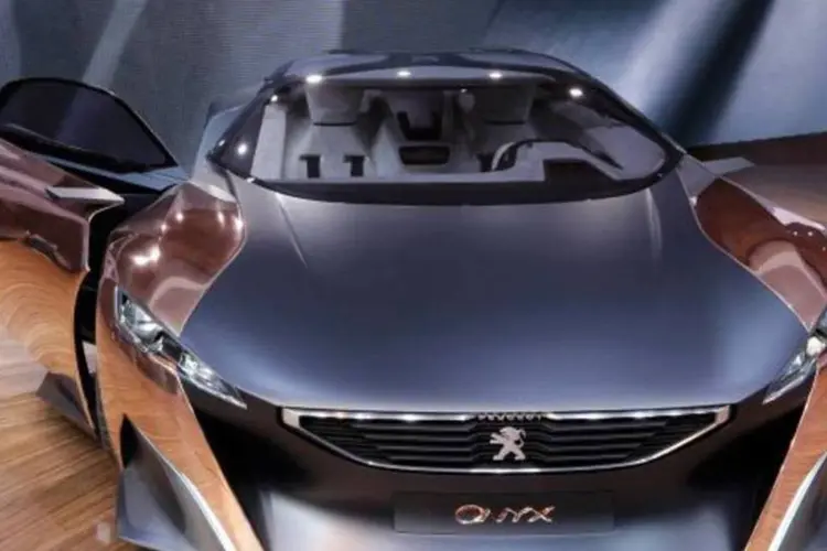 Onyx é o carro conceitual da Peugeot no Salão de Paris (Christian Hartmann/Reuters)