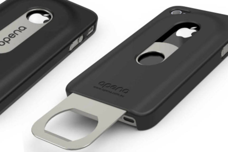 Capa transforma iPhone em abridor de garrafas de cerveja