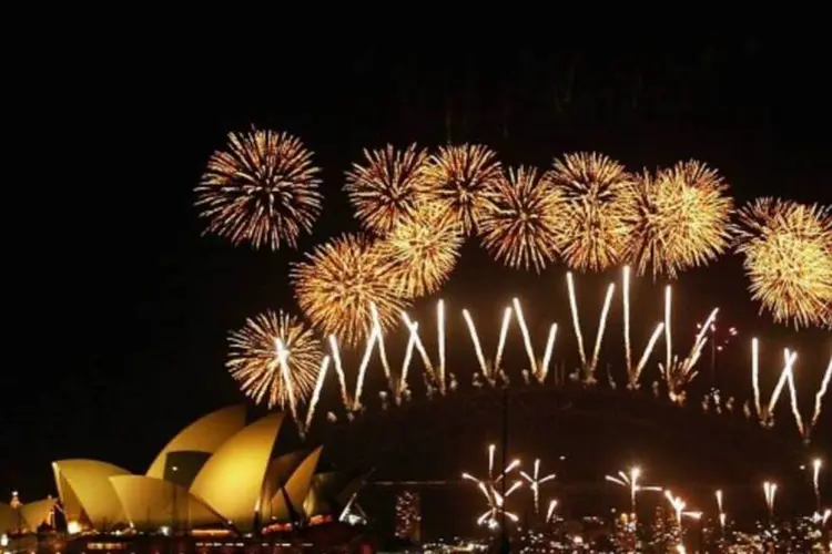 A festa de réveillon de Sydney é uma das mais concorridas do planeta, com a bela baía servindo de pano de fundo para o animado show de fogos (Getty Images/Mark Kolbe)
