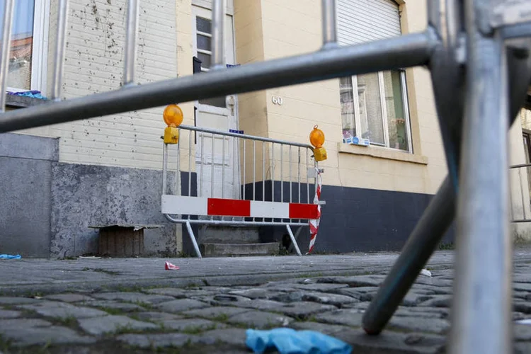 
	Terrorismo: segundo televis&atilde;o, &eacute; &quot;muito prov&aacute;vel&quot; que Abdeslam seja uma das duas pessoas que fugiram ap&oacute;s o tiroteio de ter&ccedil;a-feira
 (Francois Lenoir / Reuters)
