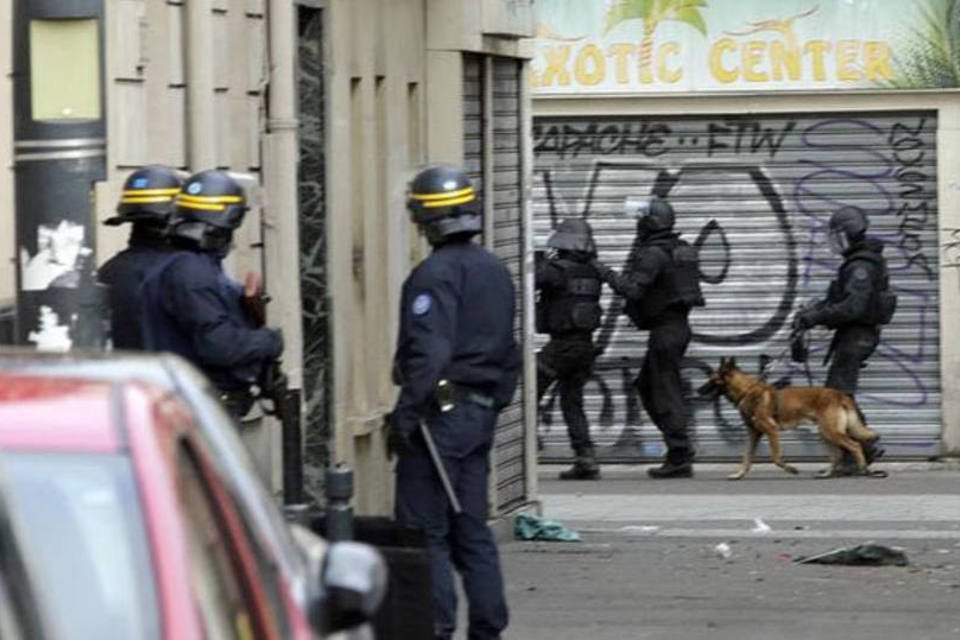 Polícia francesa prendeu 117 pessoas desde ataques