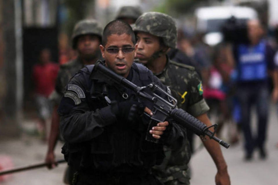 Maia defende que tropas federais fiquem no Rio até o fim de 2018