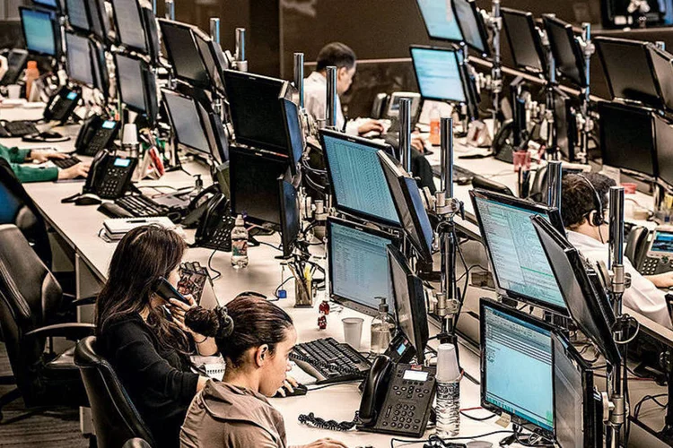 
	Bovespa: o preg&atilde;o brasileiro acompanhou as oscila&ccedil;&otilde;es em Wall Street, que fechou no azul
 (Germano Lüders / EXAME)