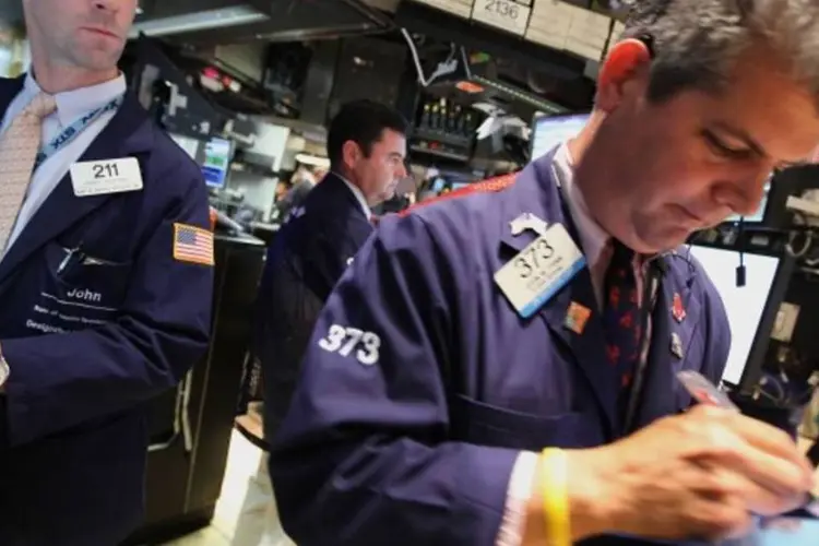 Operadores da NYSE no dia 4 de agosto de 2011 (Mario Tama/ Getty Images)