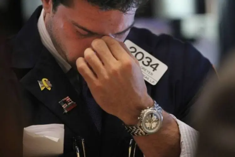 Operadores da NYSE no dia 4 de agosto de 2011 (Mario Tama/ Getty Images)