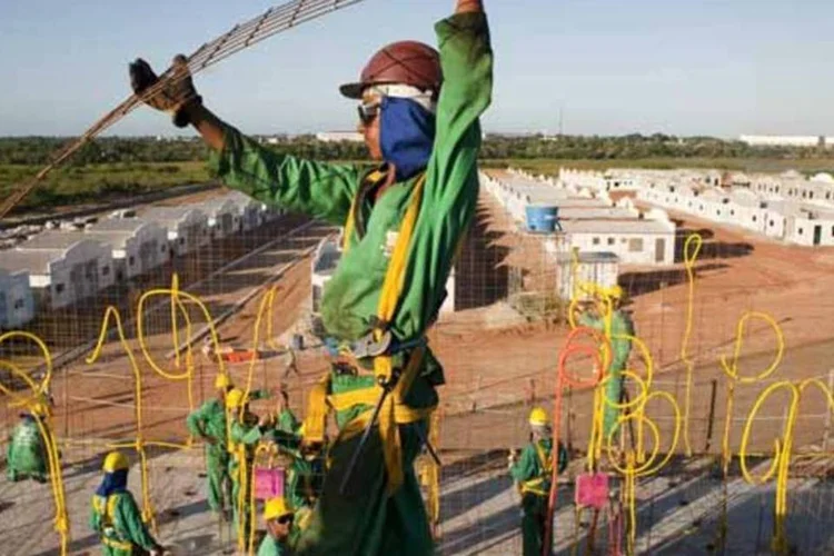 Operário da construção civil: setor é um dos que mais registrou acidentes de trabalho no país (Drawlio Joca/EXAME)