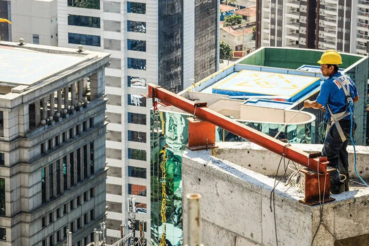 
	Oper&aacute;rio da constru&ccedil;&atilde;o civil em S&atilde;o Paulo: setor teve queda hist&oacute;rica
 (Germano Lüders / EXAME)