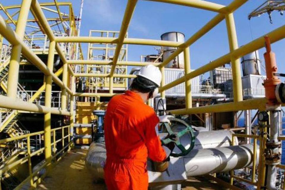 Produção diária de petróleo em março caiu 8,2%