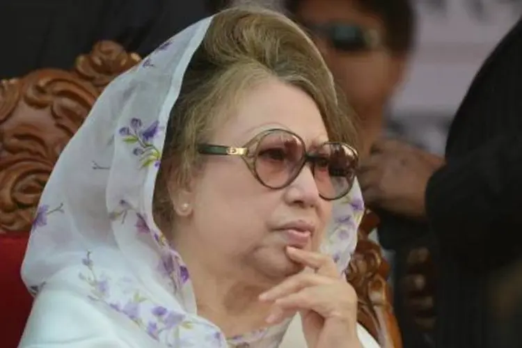 
	Khaleda Zia: elei&ccedil;&otilde;es de janeiro de 2013 foram boicotadas pela principal alian&ccedil;a opositora, liderada pela ex-premi&ecirc;
 (Munir Uz Zaman/AFP)