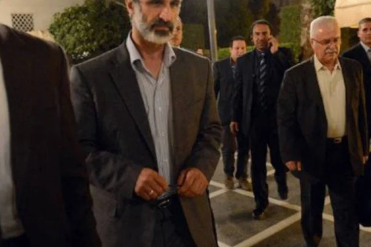 
	Ahmed Moaz al-Khatib, l&iacute;der da nova coaliz&atilde;o da oposi&ccedil;&atilde;o: os conflitos no pa&iacute;s come&ccedil;aram em 2011 e rapidamente escalaram para uma guerra que tem acentuado divis&otilde;es internas
 (Khaled Desouki/AFP)
