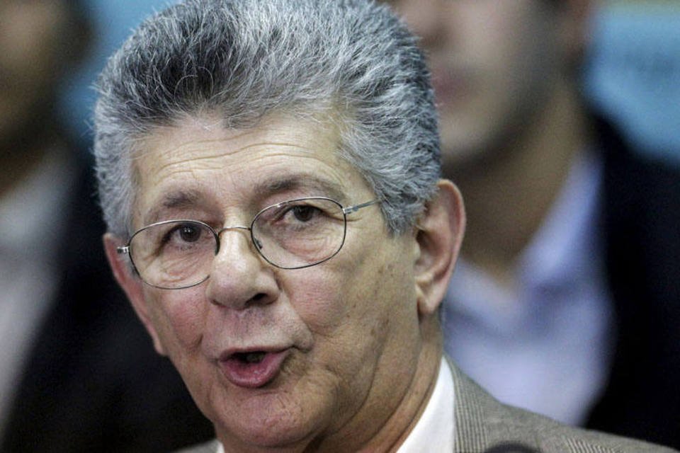 Com protestos, oposição da Venezuela assume hoje Legislativo