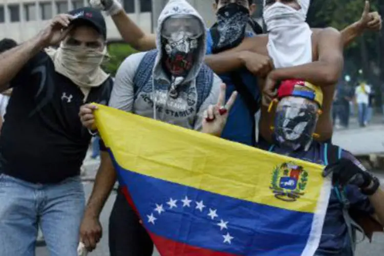 Opositores do governo manifestam-se em Caracas: Fórum Penal Venezuelano havia documentado 33 casos de violações aos direitos fundamentais (Leo Ramírez/AFP)