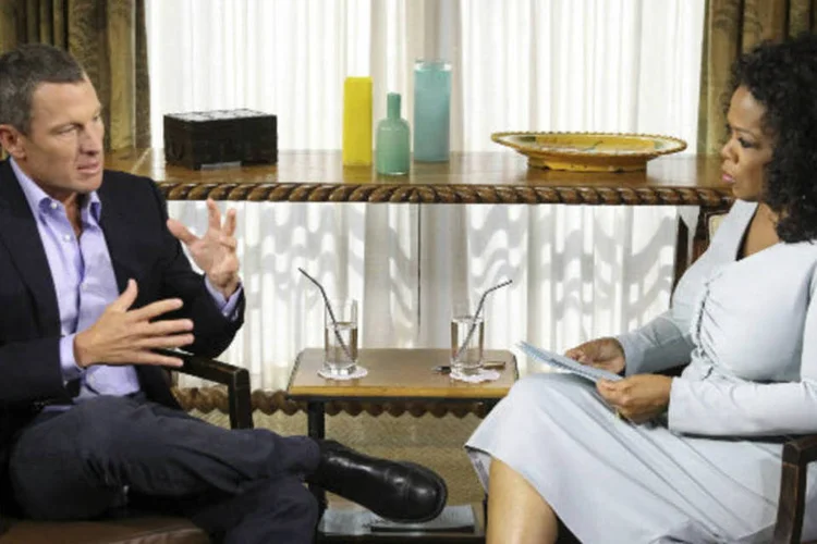 Lance Armstrong é entrevistado por Oprah Winfrey, em Austin, no Texas: o ex-ciclista finalmente admitiu o uso de drogas de melhora de desempenho durante sua carreira
 (REUTERS/Harpo Studios, Inc/George Burns)
