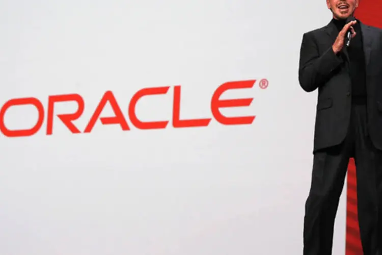
	Presidente-executivo da Oracle, Larry Ellison, durante uma confer&ecirc;ncia em S&atilde;o Francisco: faturamento da companhia ampliou ao longo da &uacute;ltima d&eacute;cada
 (Justin Sullivan/Getty Images)