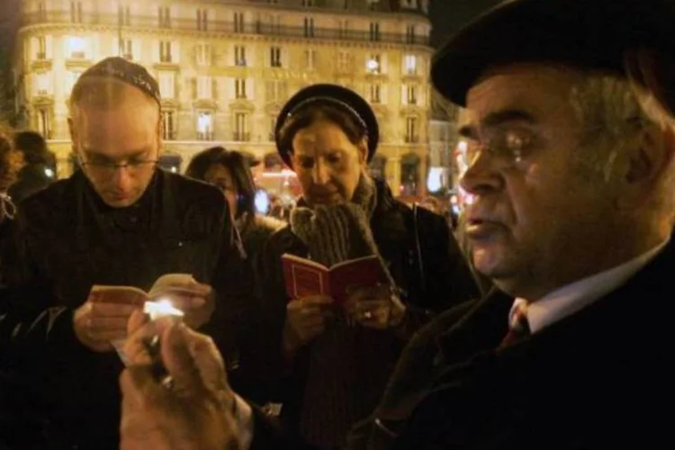 Orações foram feitas após o massacre na escola judia Ozar Hathora Jewish (Franck Prevel/Getty Images)