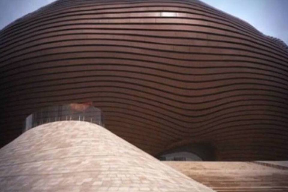 Museu de metal em forma de concha é construído no Deserto de Gobi