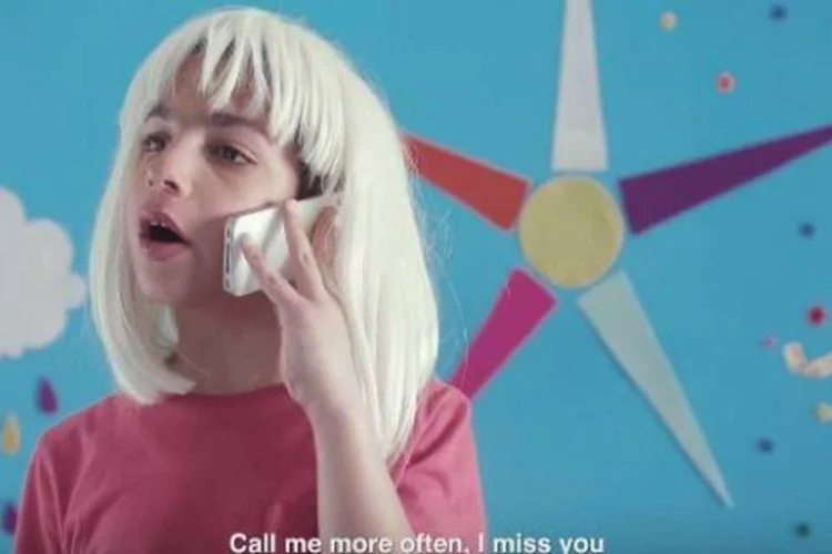 
	&quot;Coisas que as m&atilde;es fazem quando voc&ecirc; mora fora&quot;: campanha retrata situa&ccedil;&otilde;es como liga&ccedil;&otilde;es entre m&atilde;es e filhos
 (Reprodução/YouTube)