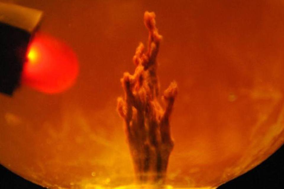Cientistas recriam faísca que pode ter gerado vida na Terra
