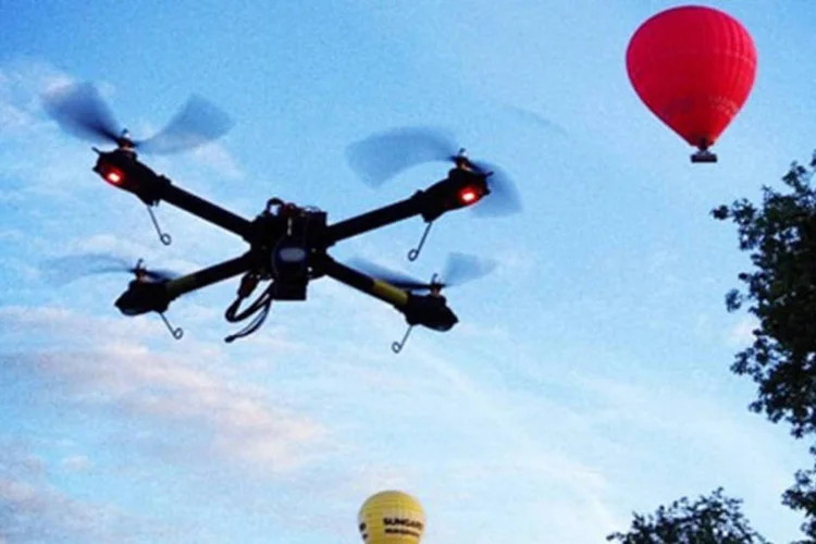 Drone caseiro é leve para se locomover e pode seguir trajetos pré-estabelecidos pelo GPS (Reprodução)