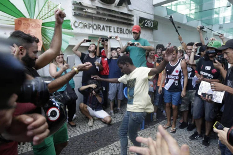 
	&quot;Rolezinho&quot;: medida j&aacute; foi adotada durante os encontros de milhares de jovens marcados pelas redes sociais no in&iacute;cio deste ano
 (Ricardo Moraes/Reuters)