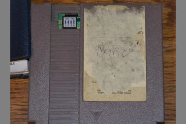 Cartucho do NES mais caro do mundo: alto grau de raridade do game fez com que o cartucho acumulasse lances que chegaram a US$ 99.902 (Reprodução/Ebay)
